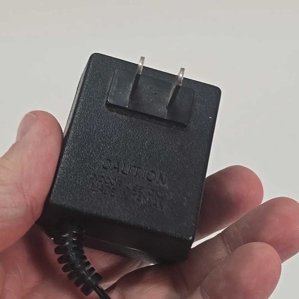 Genuine DVE DV-6500 AC Adapter 6V 500mA Power Supply DC Plug Barrel